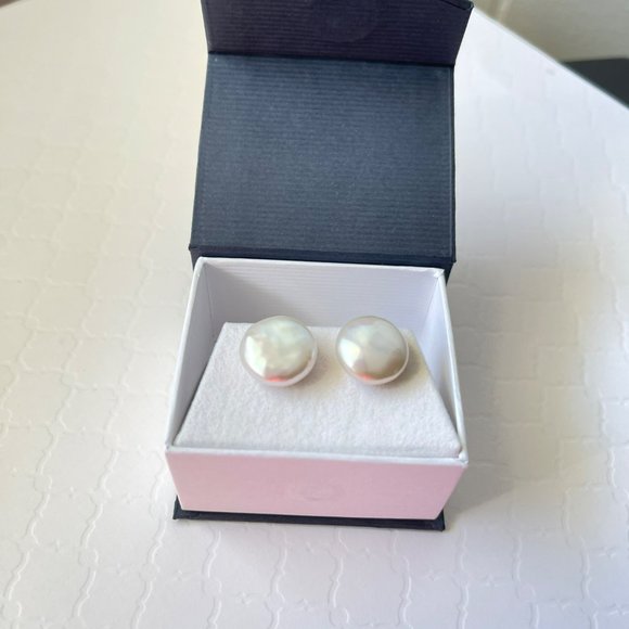 Big Size White Coin 12-14mm Cultured Freshwater Pearl Stud Earrings - Picture 5 of 10